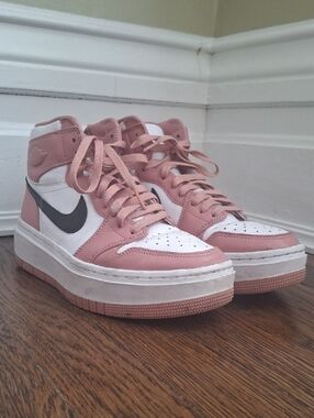 Women’s Jordan 1 in Dusty Pink and White